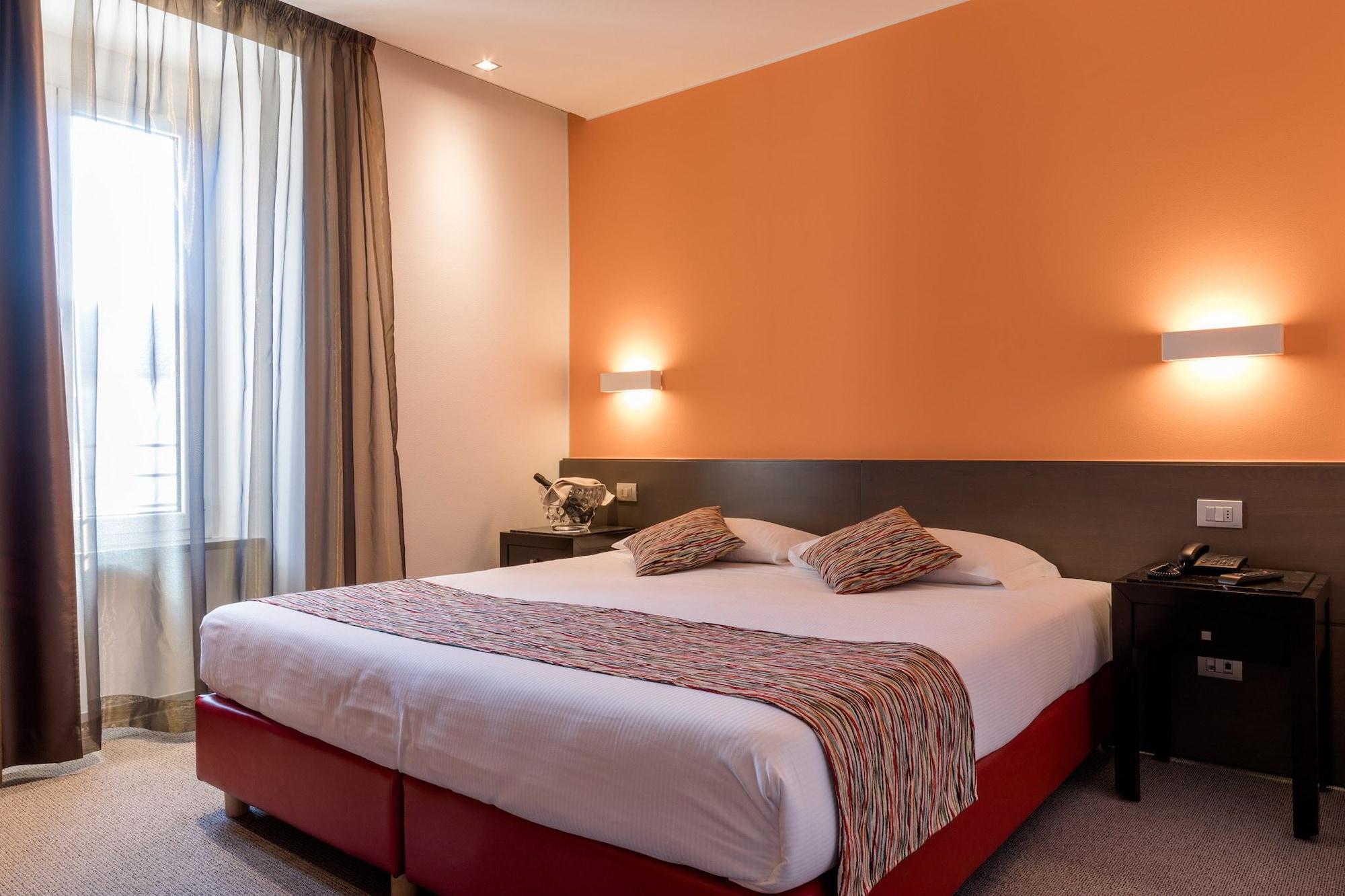 וילה אופיצ'ינה Hotel Valeria מראה חיצוני תמונה