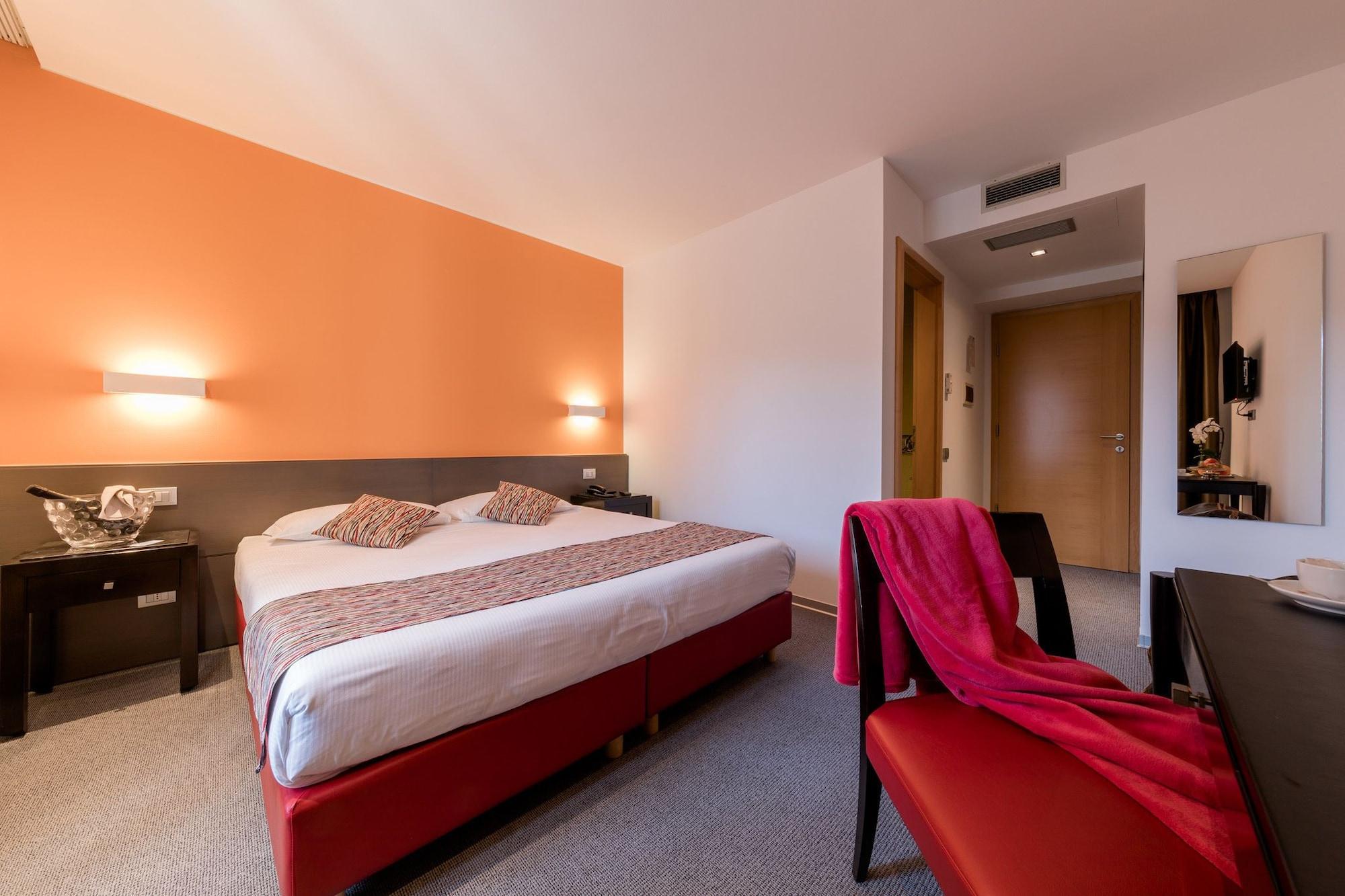 וילה אופיצ'ינה Hotel Valeria מראה חיצוני תמונה