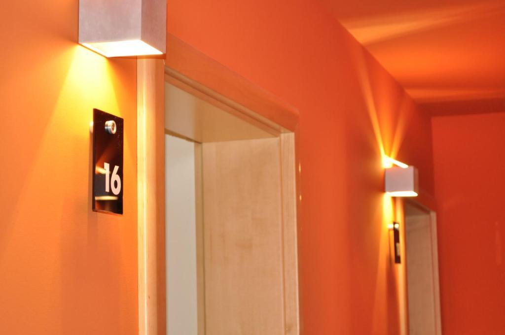 וילה אופיצ'ינה Hotel Valeria מראה חיצוני תמונה