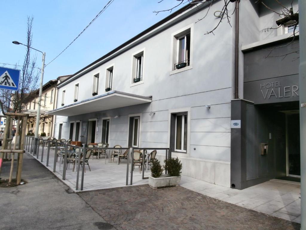 וילה אופיצ'ינה Hotel Valeria מראה חיצוני תמונה