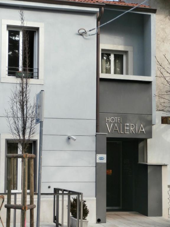 וילה אופיצ'ינה Hotel Valeria מראה חיצוני תמונה
