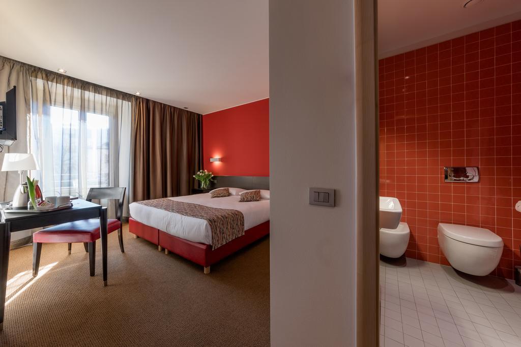 וילה אופיצ'ינה Hotel Valeria מראה חיצוני תמונה