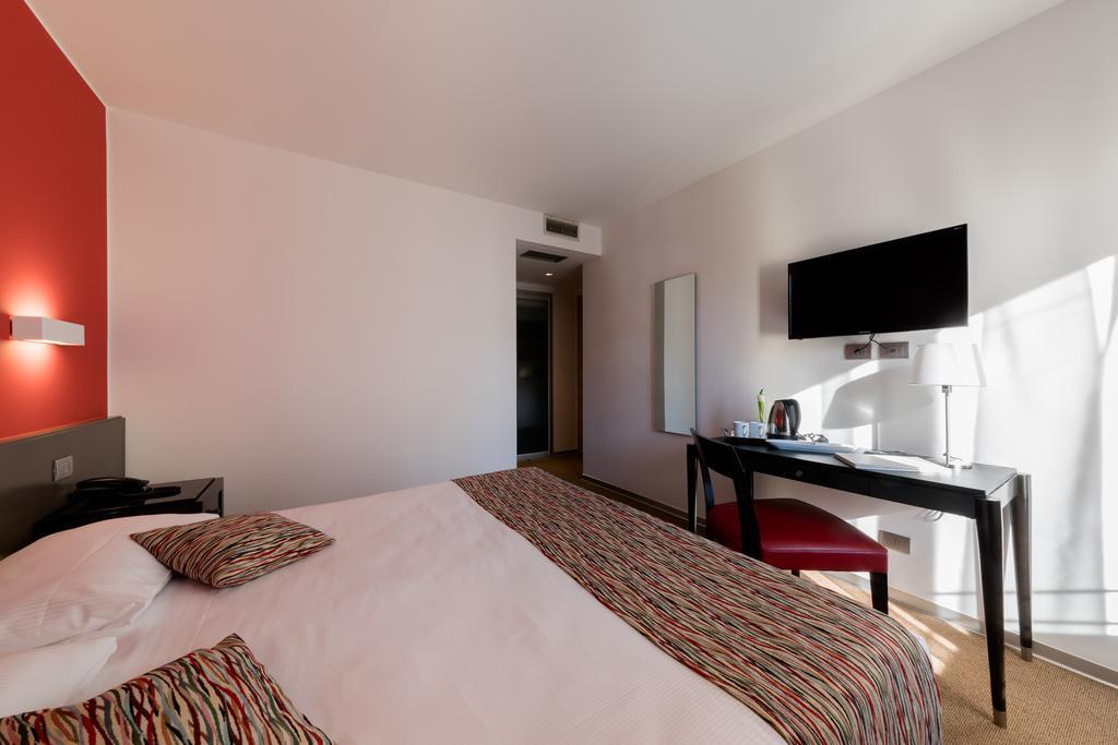 וילה אופיצ'ינה Hotel Valeria מראה חיצוני תמונה