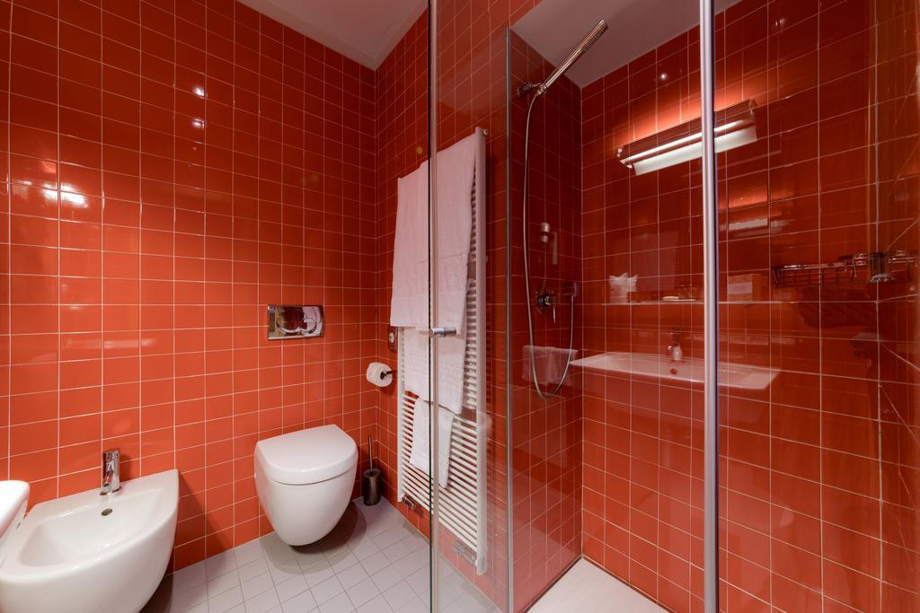 וילה אופיצ'ינה Hotel Valeria מראה חיצוני תמונה